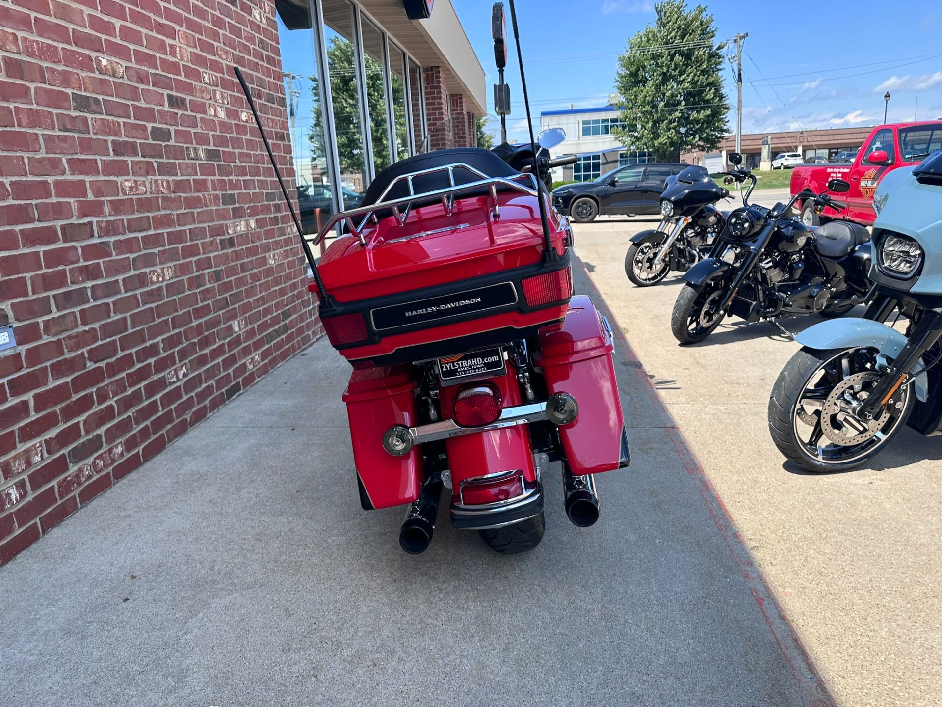 2010 Harley-Davidson Electra Glide® Ultra Limited in Ames, Iowa - Photo 2