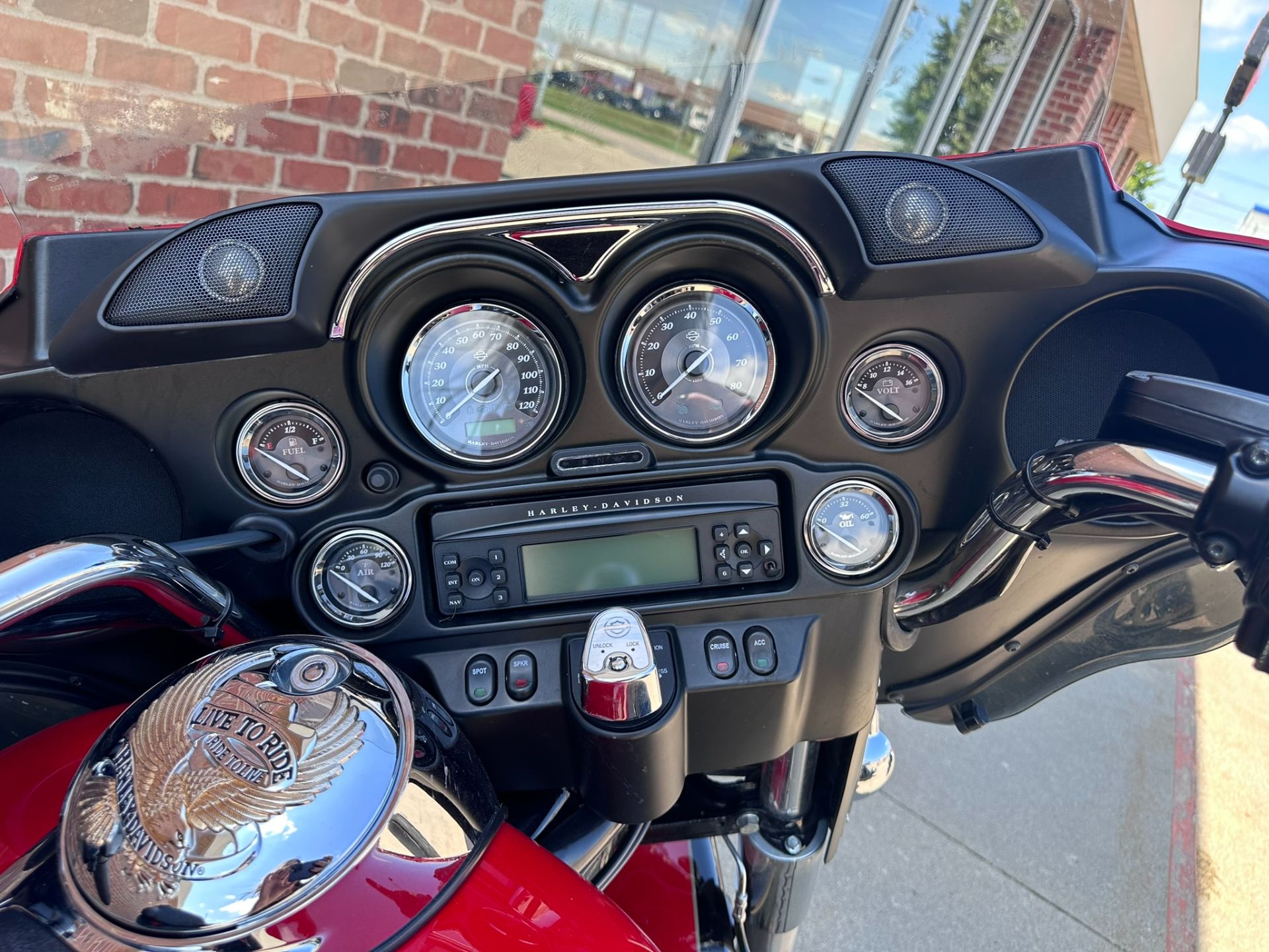 2010 Harley-Davidson Electra Glide® Ultra Limited in Ames, Iowa - Photo 12