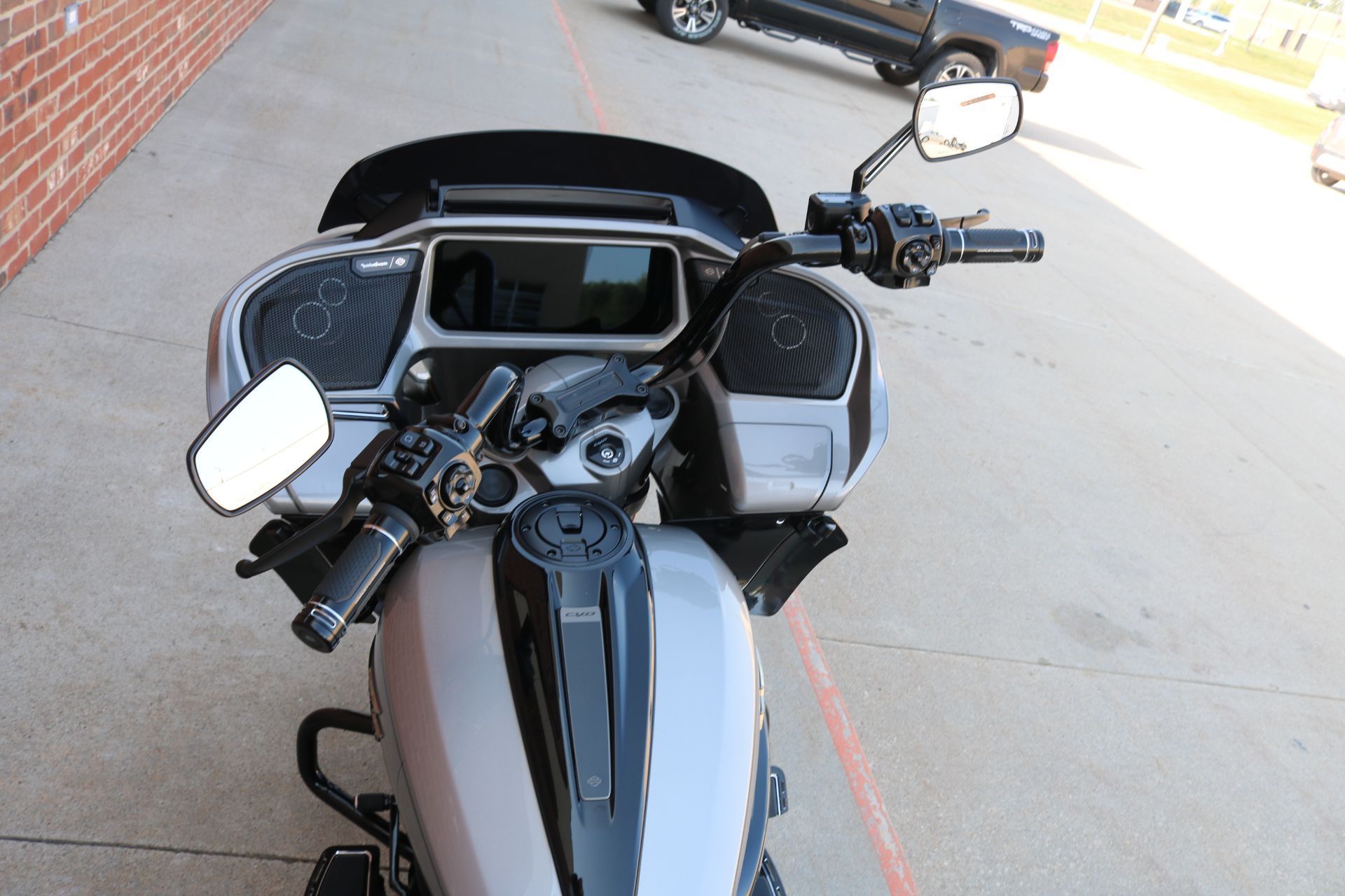 2023 Harley-Davidson CVO™ Road Glide® in Ames, Iowa - Photo 9