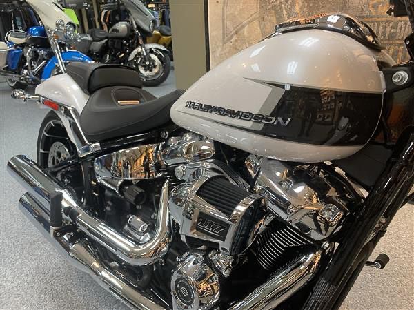 2024 Harley-Davidson Breakout® in Ames, Iowa - Photo 15
