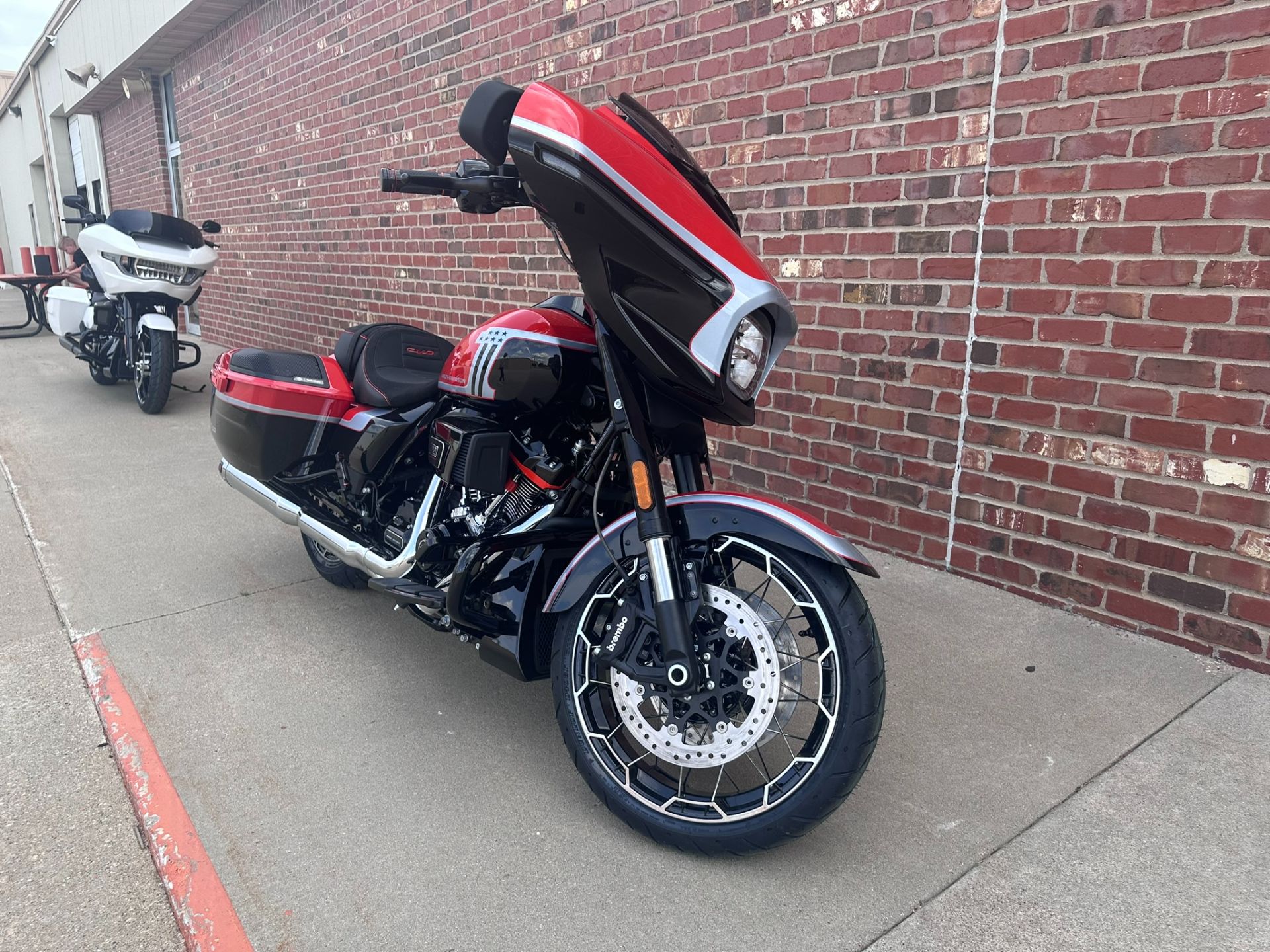 2024 Harley-Davidson CVO™ Street Glide® in Ames, Iowa - Photo 5
