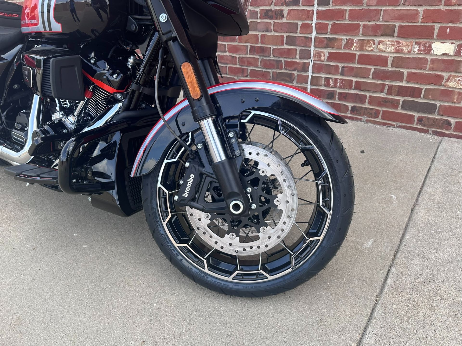 2024 Harley-Davidson CVO™ Street Glide® in Ames, Iowa - Photo 8