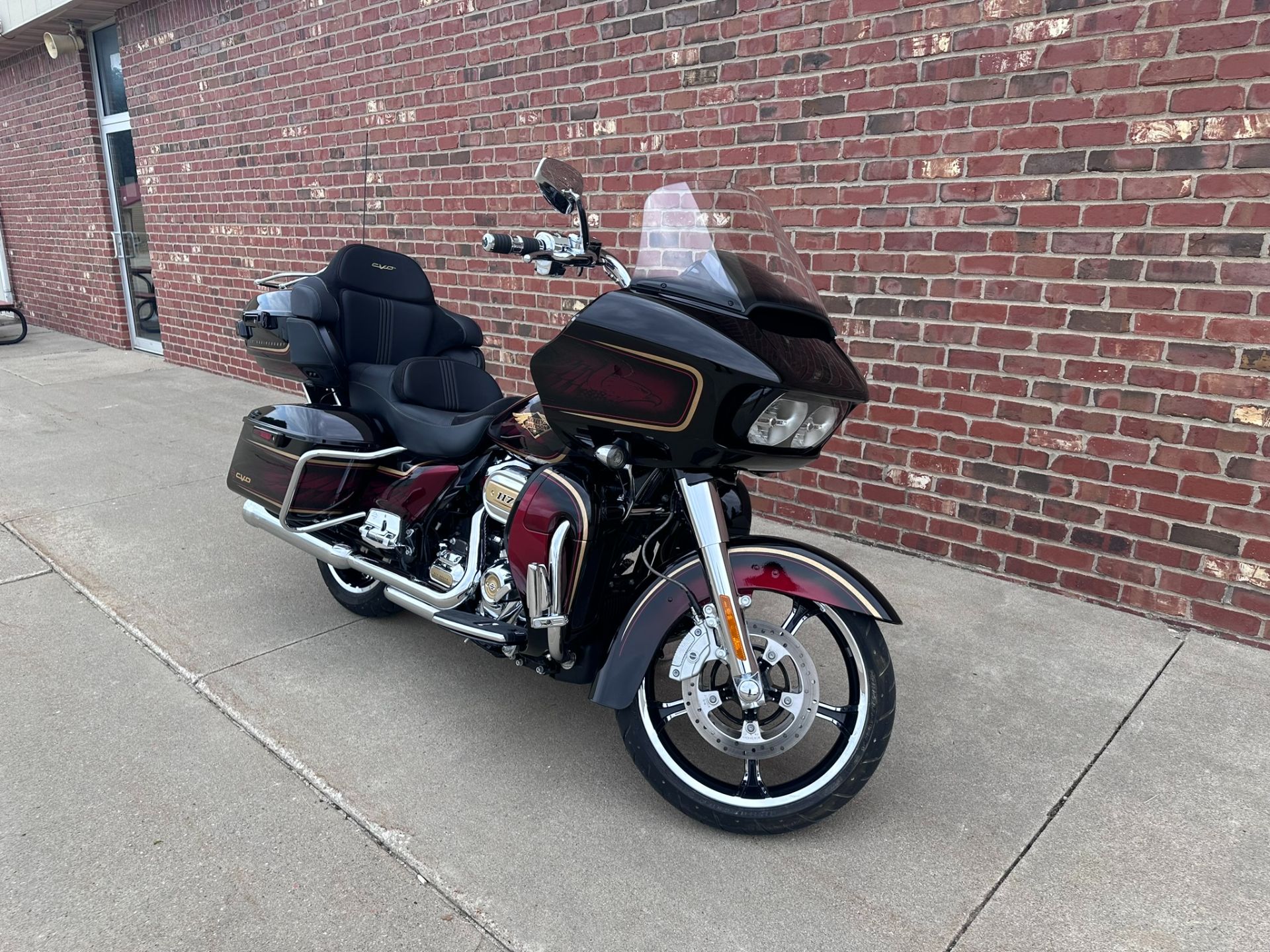 2023 Harley-Davidson CVO™ Road Glide® Limited Anniversary in Ames, Iowa - Photo 5