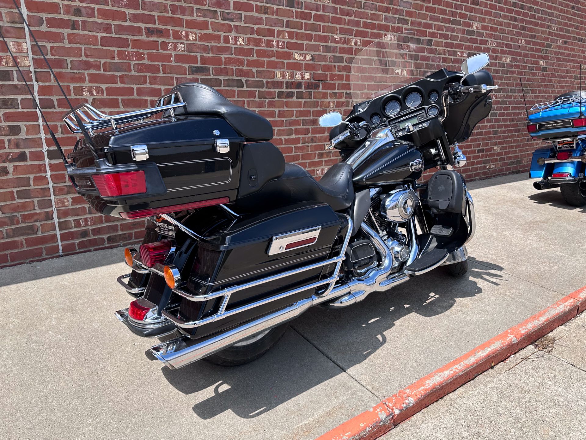 2010 Harley-Davidson Ultra Classic® Electra Glide® in Ames, Iowa - Photo 3