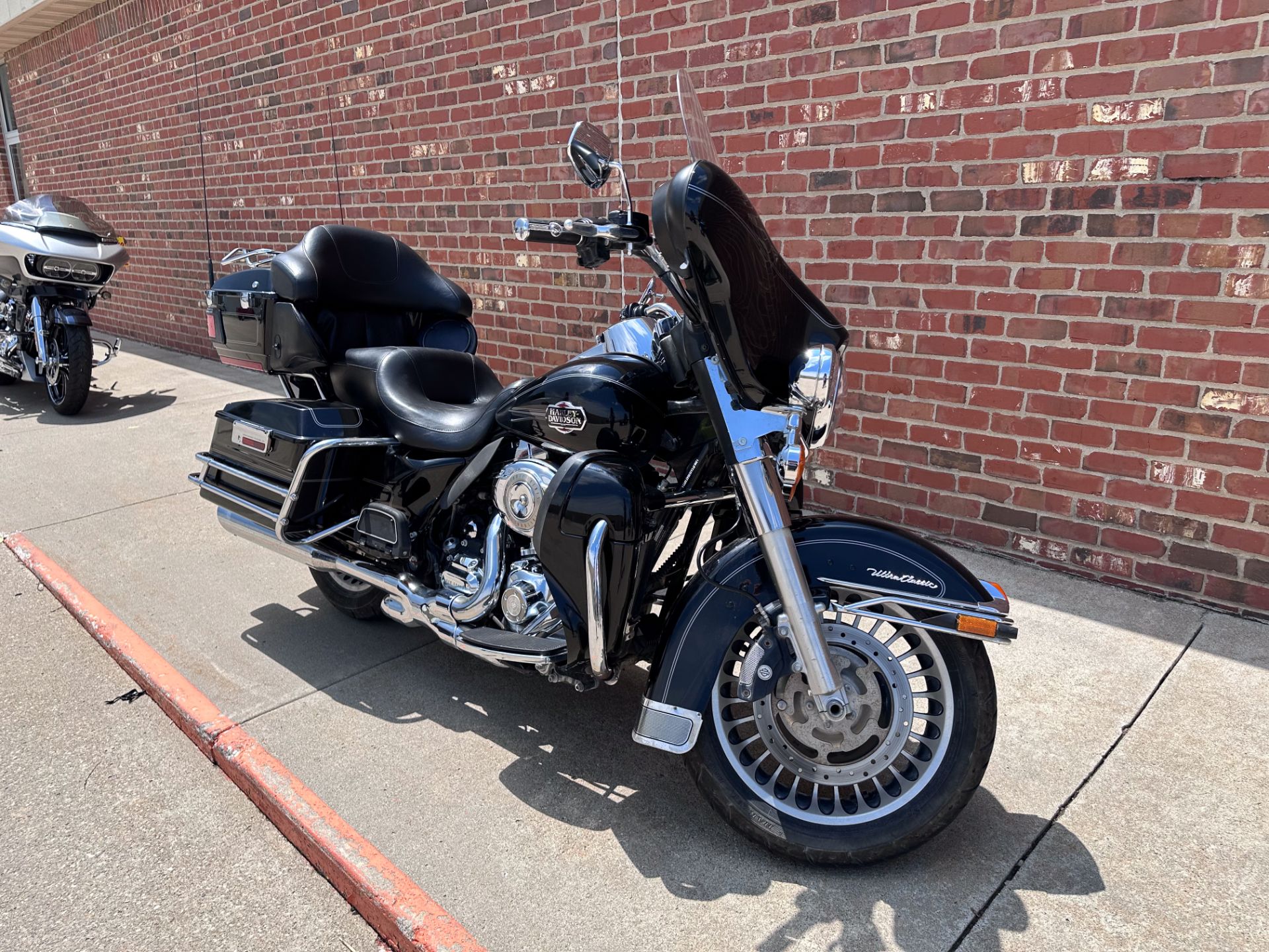 2010 Harley-Davidson Ultra Classic® Electra Glide® in Ames, Iowa - Photo 5