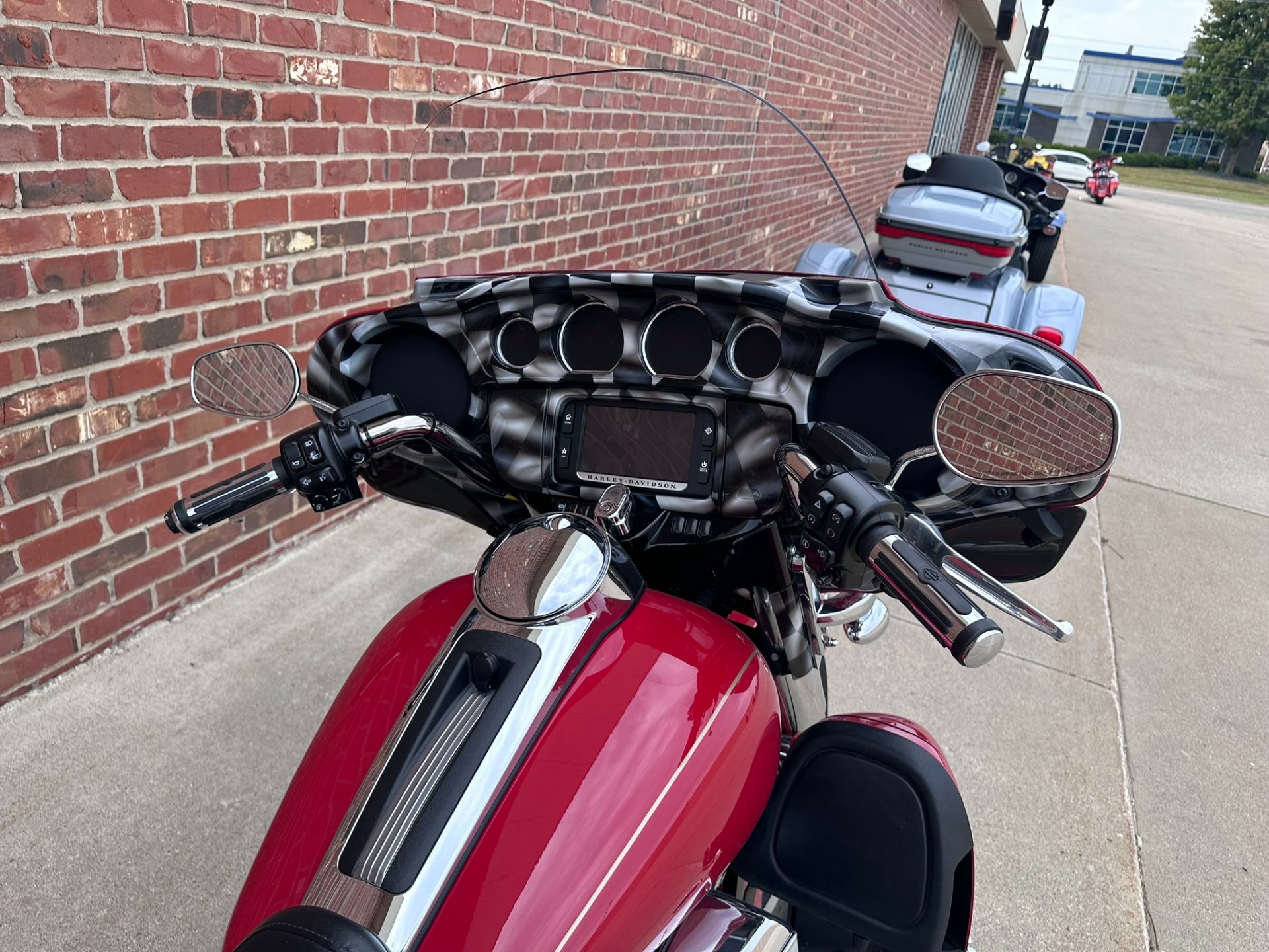 2018 Harley-Davidson Ultra Limited in Ames, Iowa - Photo 9