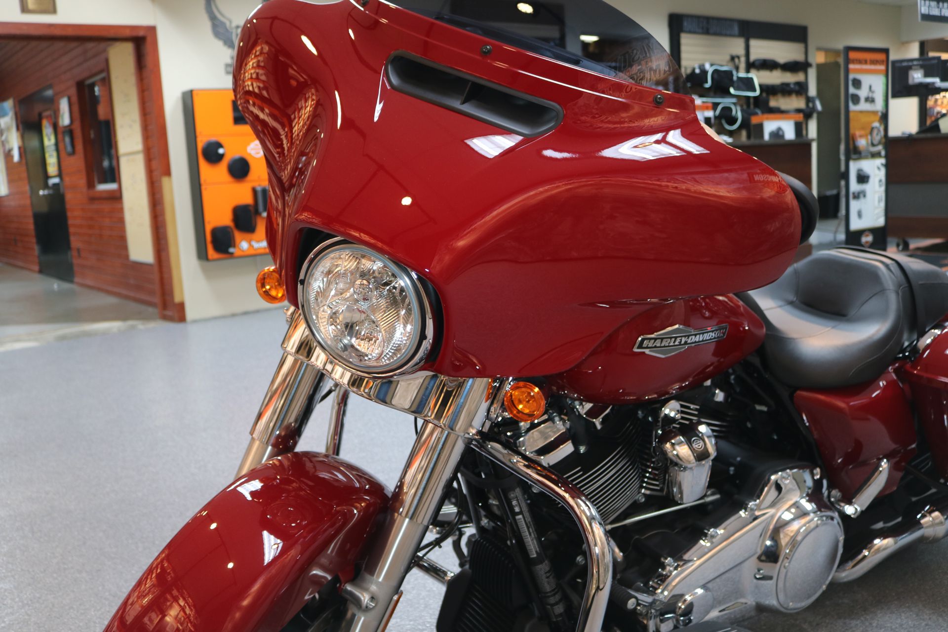 2021 Harley-Davidson Street Glide® in Ames, Iowa - Photo 8