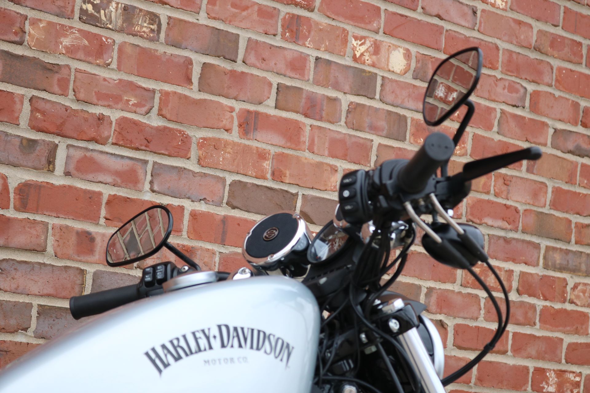 2015 Harley-Davidson Iron 883™ in Ames, Iowa - Photo 5