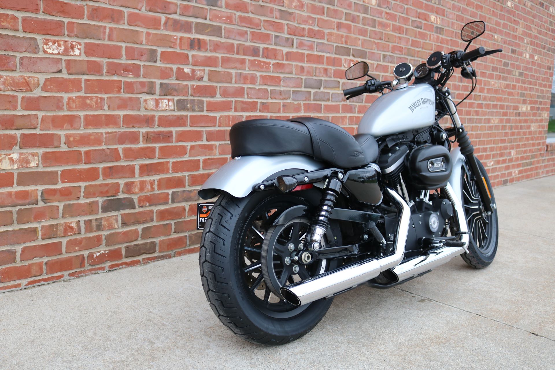 2015 Harley-Davidson Iron 883™ in Ames, Iowa - Photo 11