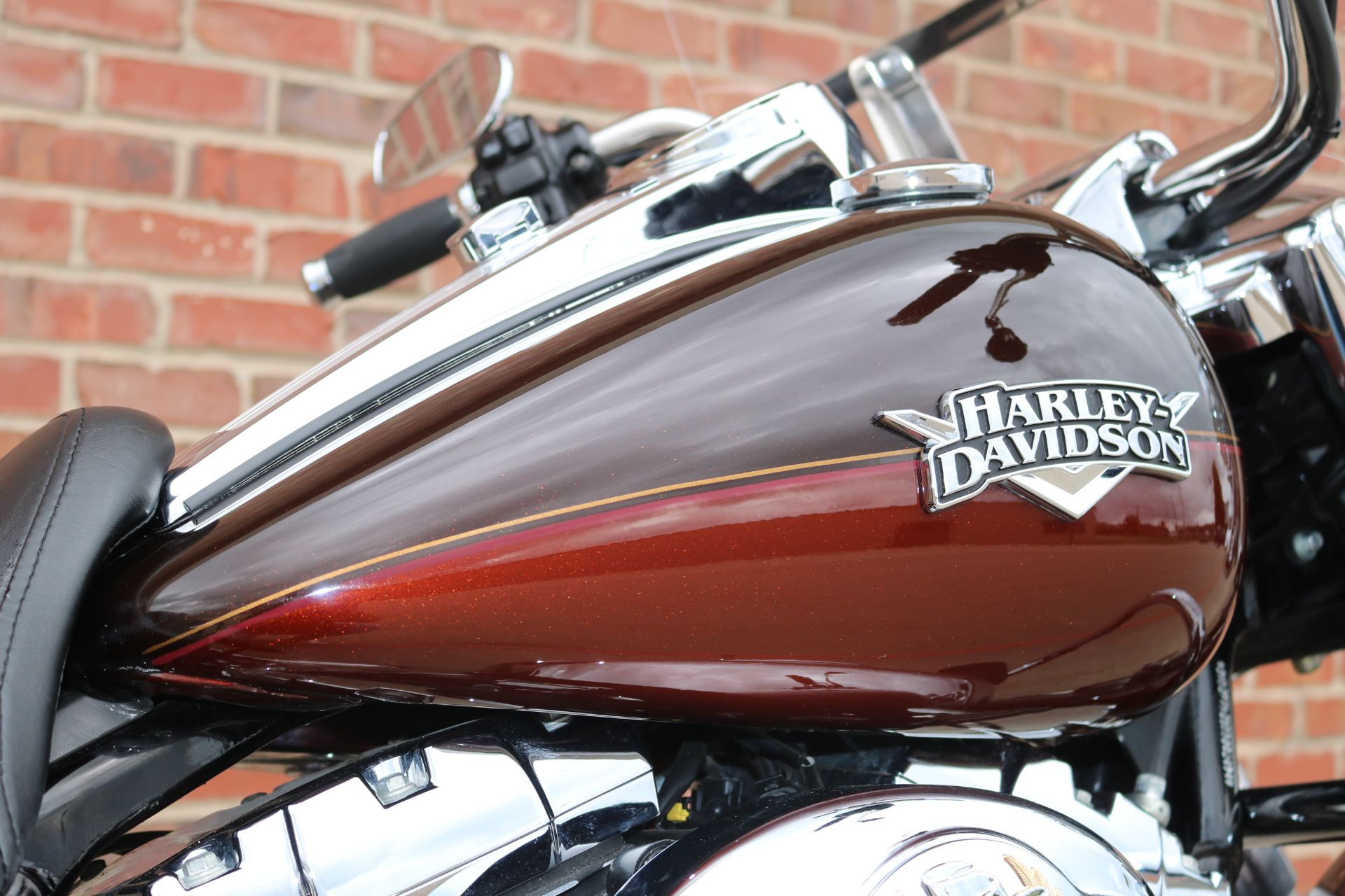 2011 Harley-Davidson Road King® Classic in Ames, Iowa - Photo 7