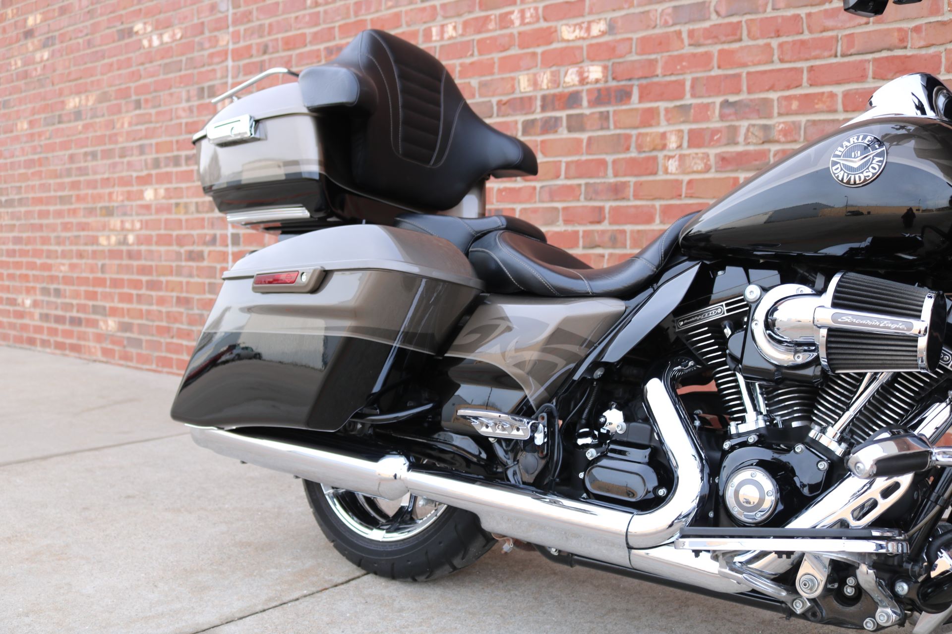 2014 Harley-Davidson CVO™ Road King® in Ames, Iowa - Photo 9