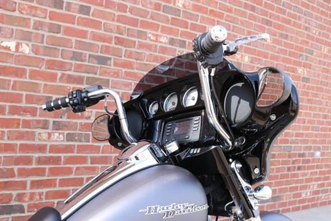 2016 Harley-Davidson Street Glide® in Ames, Iowa - Photo 5