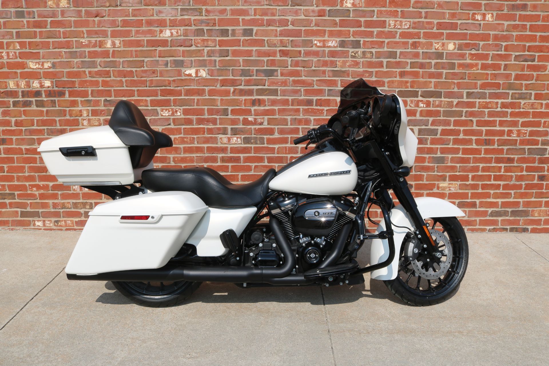 2018 Harley-Davidson Street Glide® Special in Ames, Iowa - Photo 1