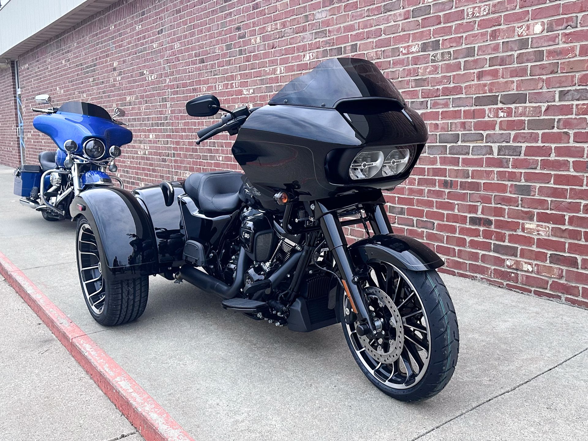 2023 Harley-Davidson Road Glide® 3 in Ames, Iowa - Photo 5
