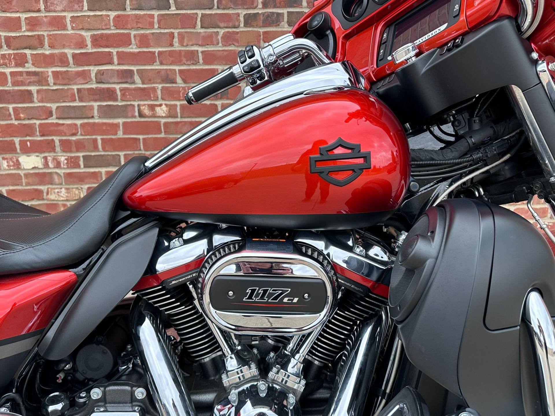 2018 Harley-Davidson CVO™ Street Glide® in Ames, Iowa - Photo 4