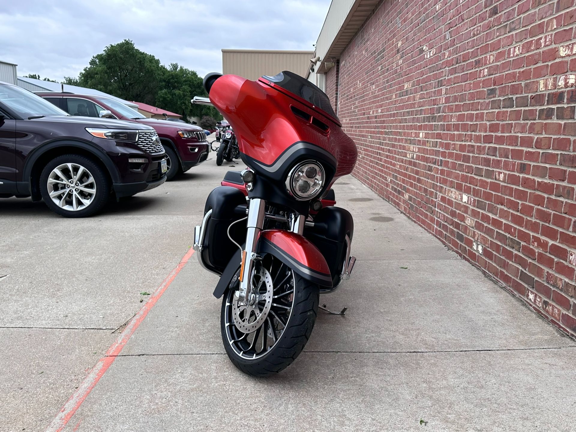 2018 Harley-Davidson CVO™ Street Glide® in Ames, Iowa - Photo 6