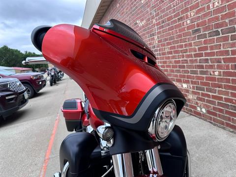 2018 Harley-Davidson CVO™ Street Glide® in Ames, Iowa - Photo 7