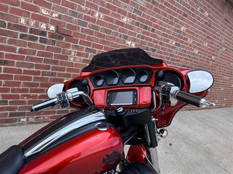 2018 Harley-Davidson CVO™ Street Glide® in Ames, Iowa - Photo 9