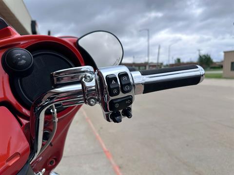 2018 Harley-Davidson CVO™ Street Glide® in Ames, Iowa - Photo 11
