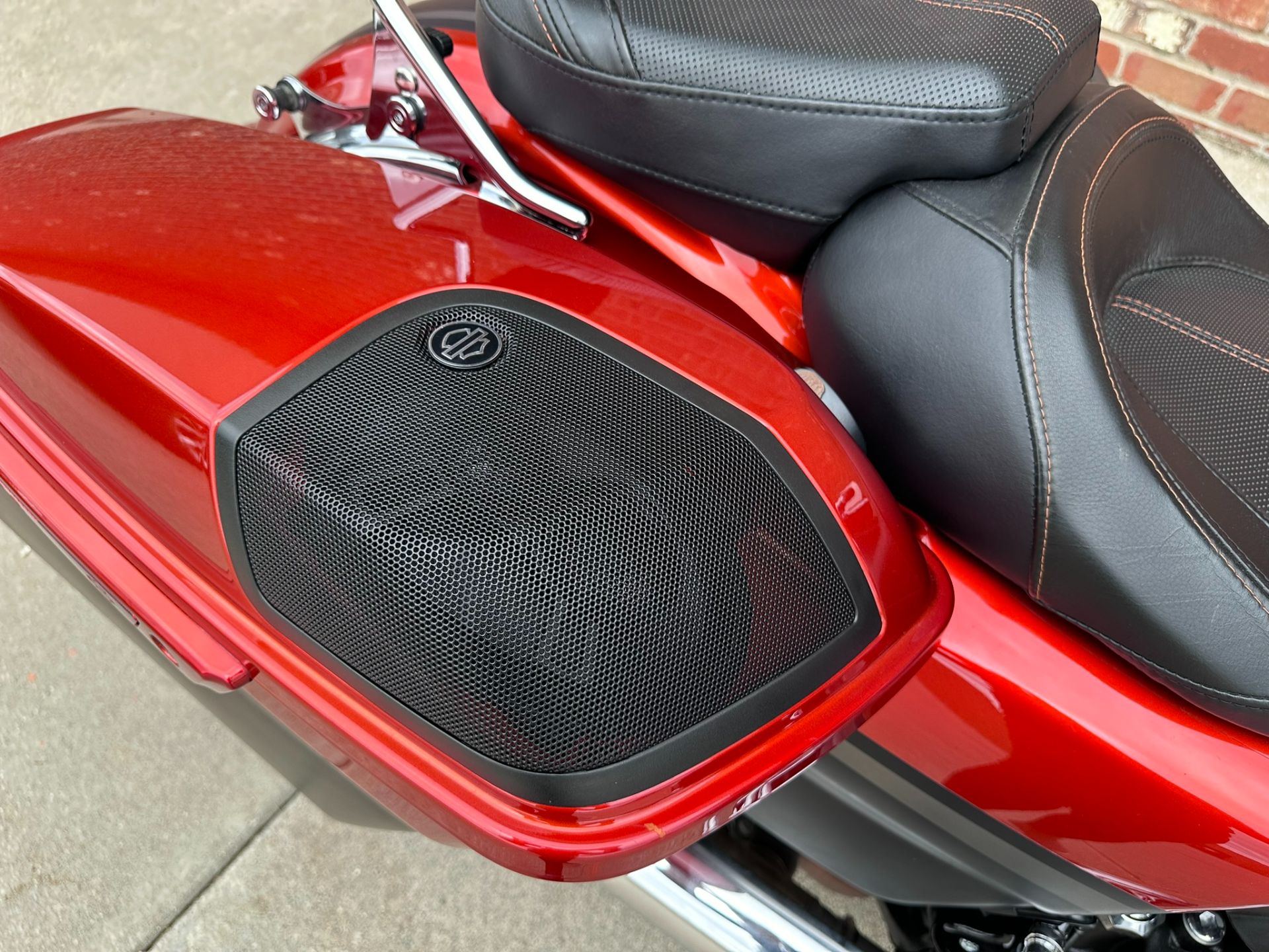 2018 Harley-Davidson CVO™ Street Glide® in Ames, Iowa - Photo 16