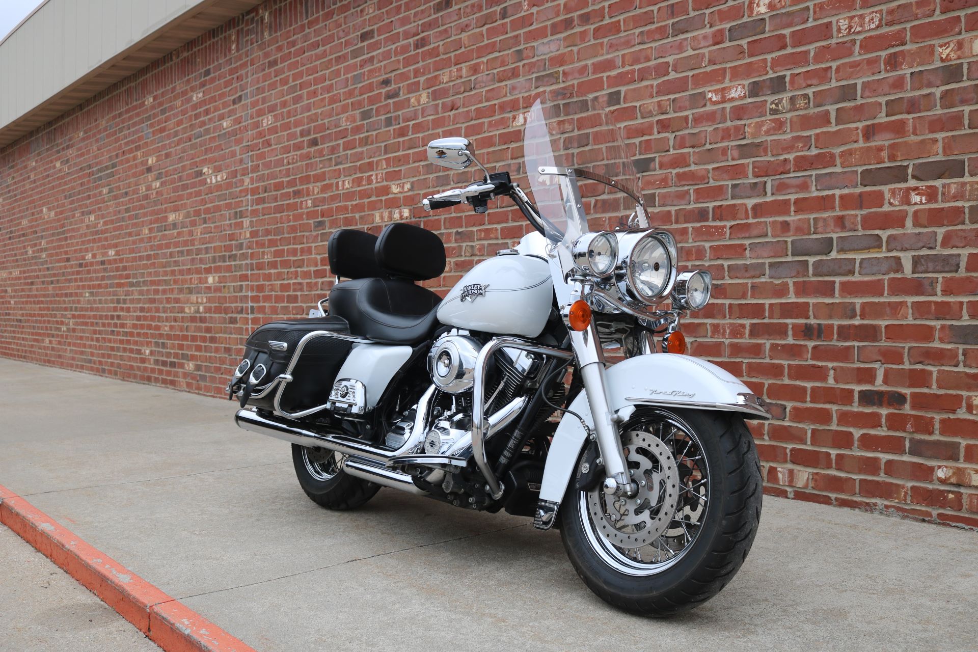 2012 Harley-Davidson Road King® Classic in Ames, Iowa - Photo 3