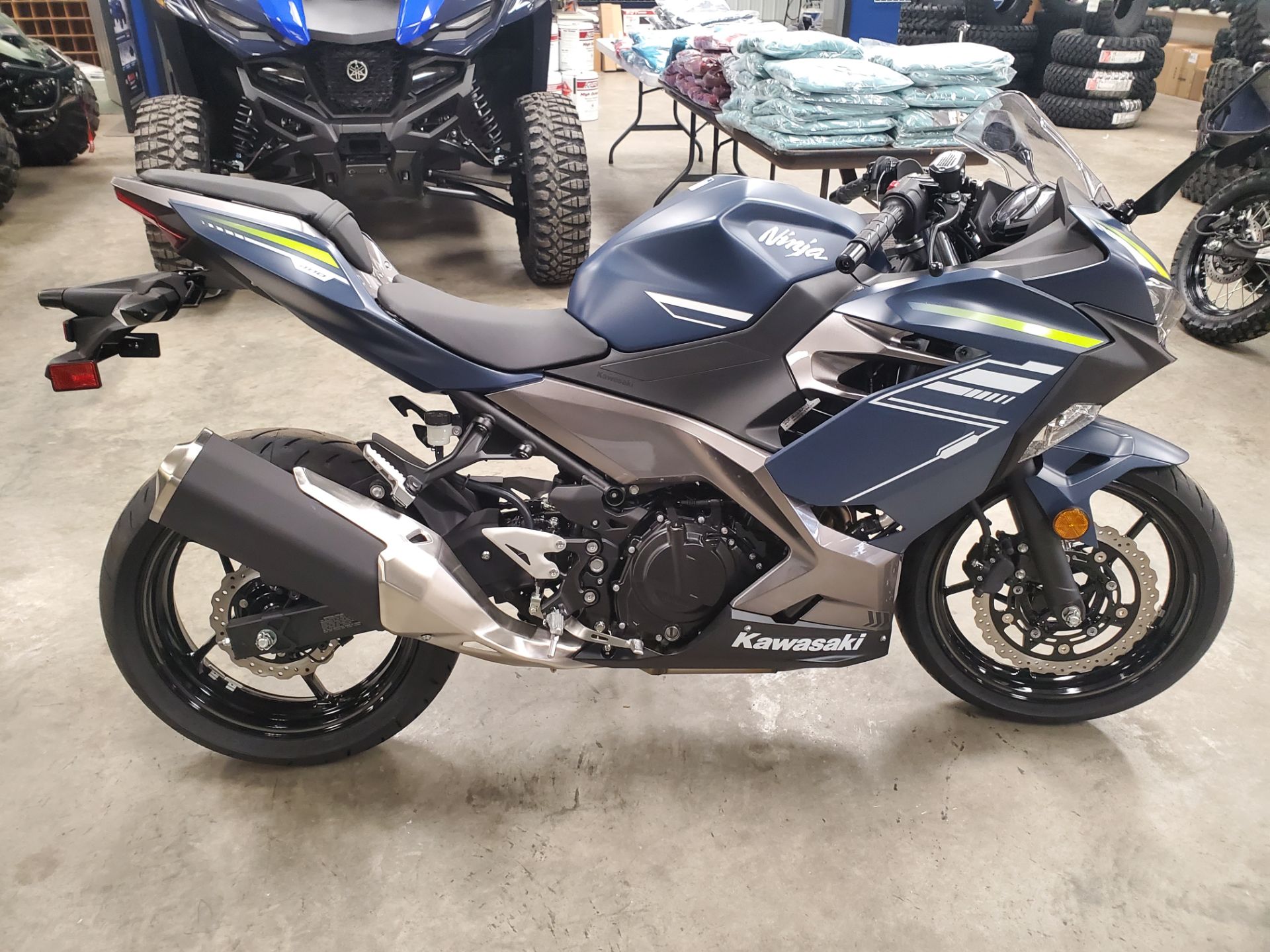 2022 Kawasaki Ninja 400 in Marion, Illinois - Photo 5