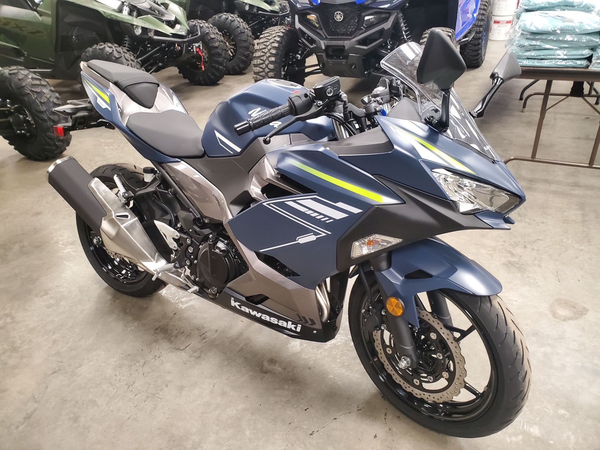 2022 Kawasaki Ninja 400 in Marion, Illinois - Photo 6