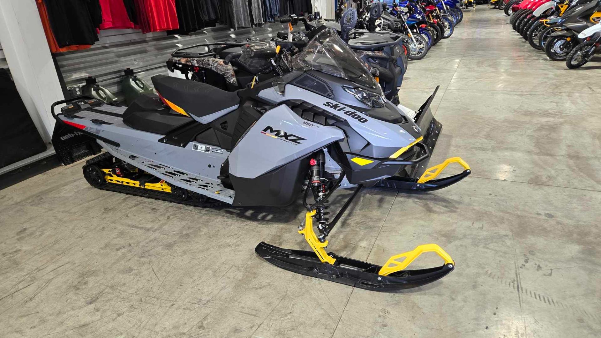 Ski-Doo MXZ Blizzard 850 E-Tec ES Ice Ripper XT Image