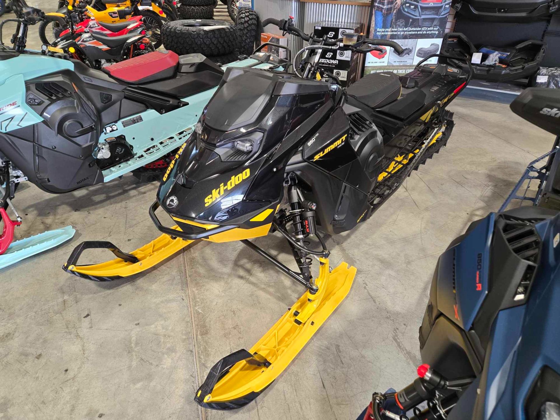 2024 Ski-Doo Summit HCE 850 E-TEC SHOT PowderMax 2.5 in Rapid City, South Dakota - Photo 1