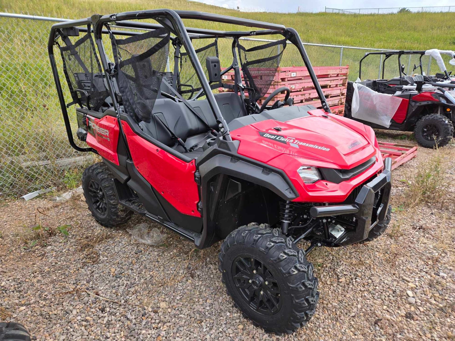 Honda Pioneer 1000-5 Deluxe Image