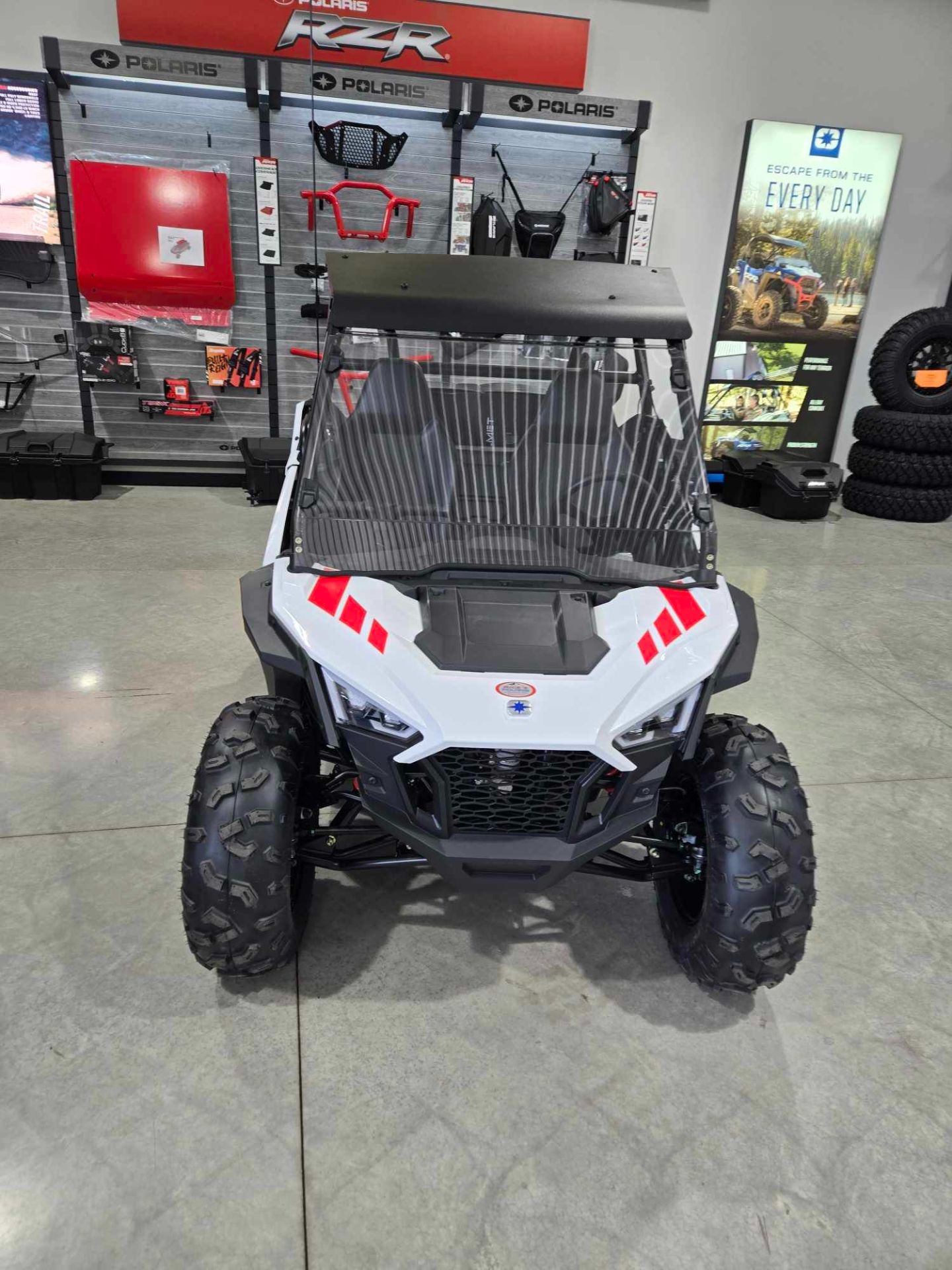 Polaris RZR 200 EFI Image