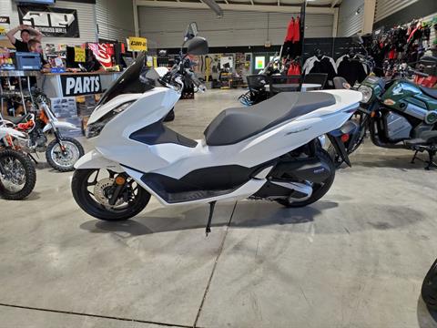2022 Honda PCX150 ABS in Rapid City, South Dakota - Photo 2