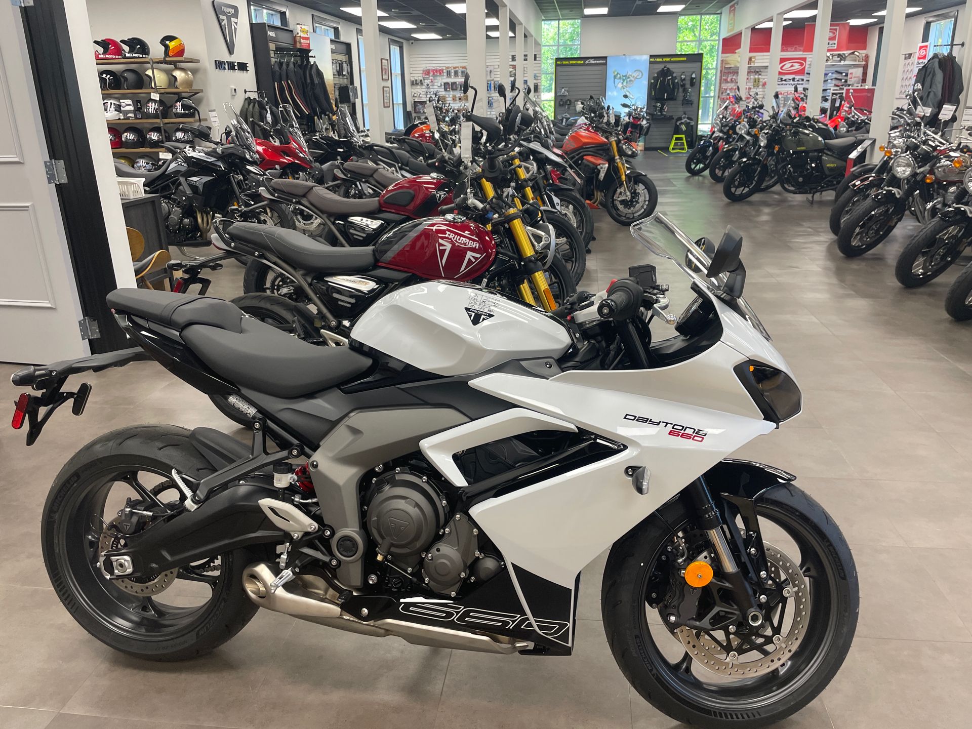 2025 Triumph Daytona 660 in North Charleston, South Carolina - Photo 2