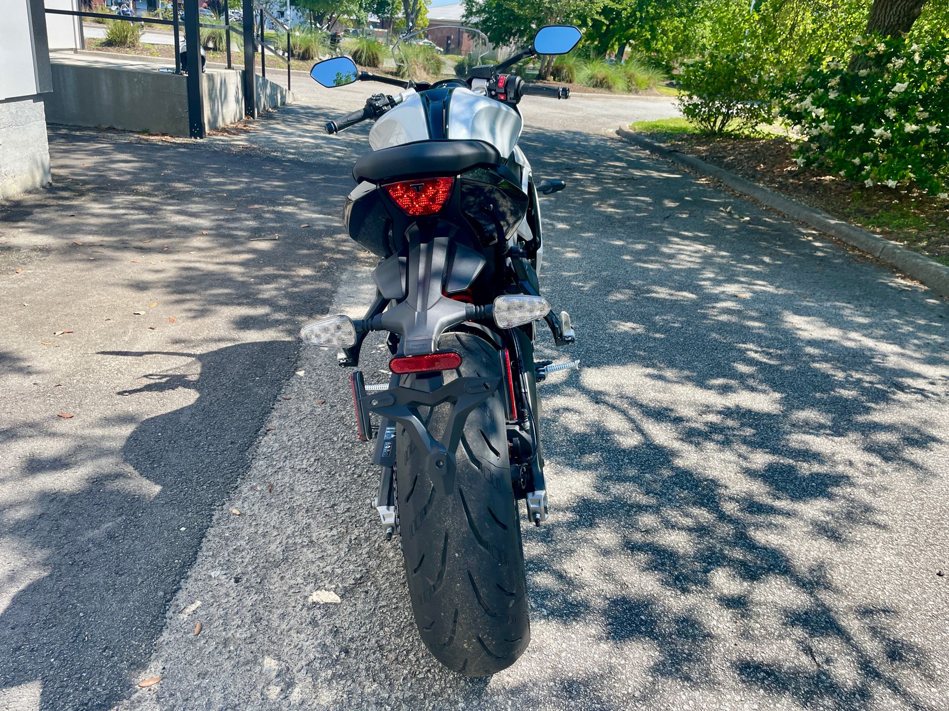 2025 Triumph Daytona 660 in North Charleston, South Carolina - Photo 8