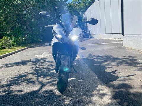 2025 Triumph Daytona 660 in North Charleston, South Carolina - Photo 12