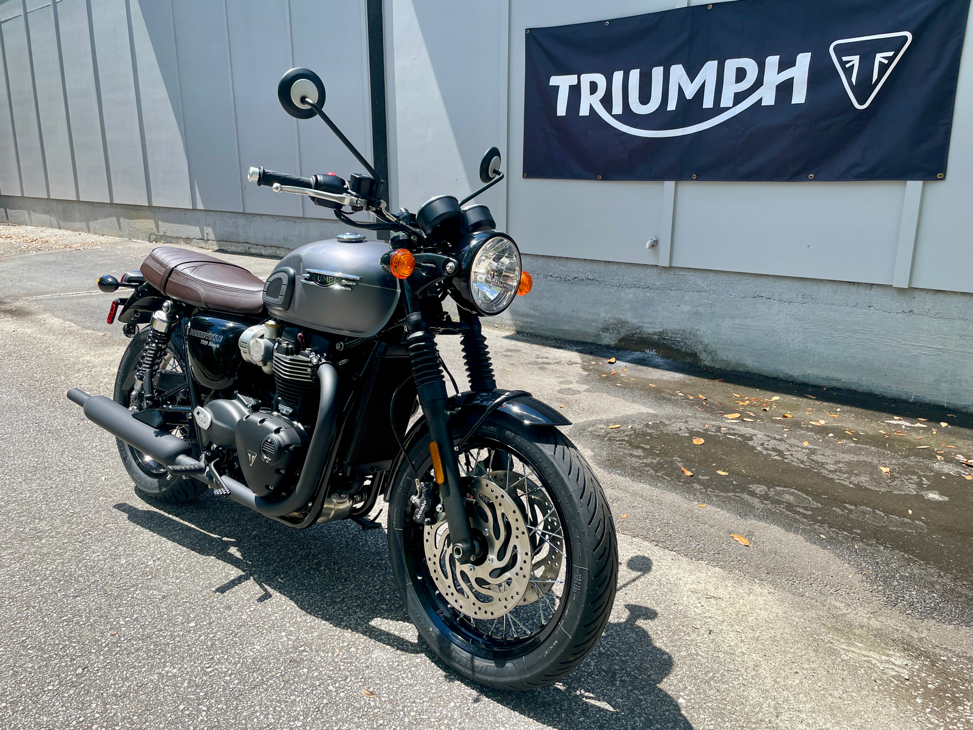 2024 Triumph Bonneville T120 Black in North Charleston, South Carolina - Photo 2