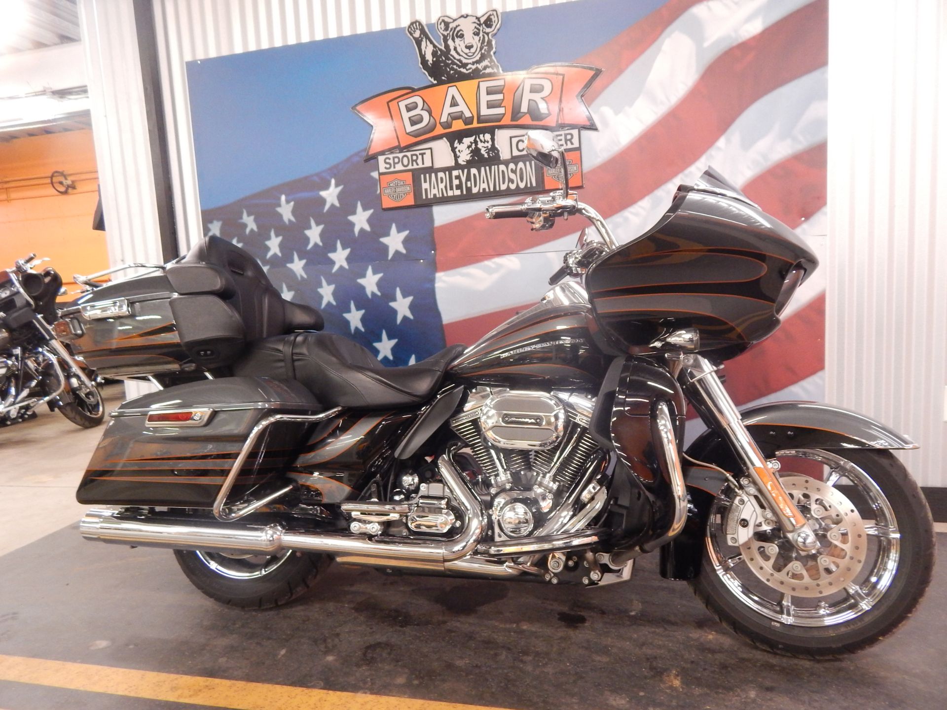2016 Harley-Davidson CVO™ Road Glide™ Ultra in Honesdale, Pennsylvania - Photo 2