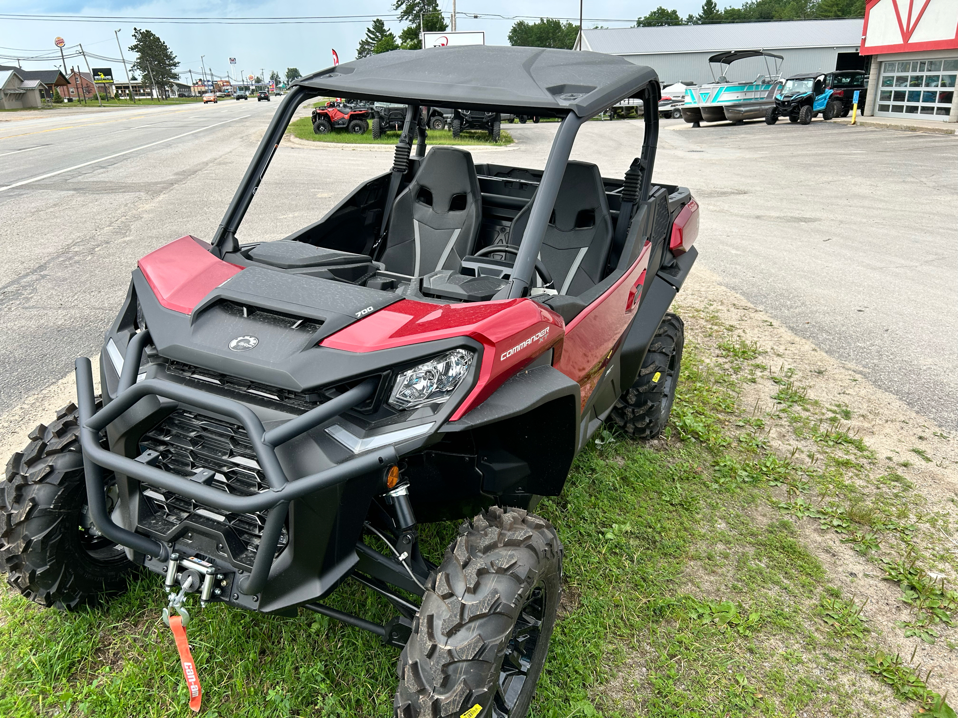 2024 Can-Am Commander XT 700 in Gaylord, Michigan - Photo 2