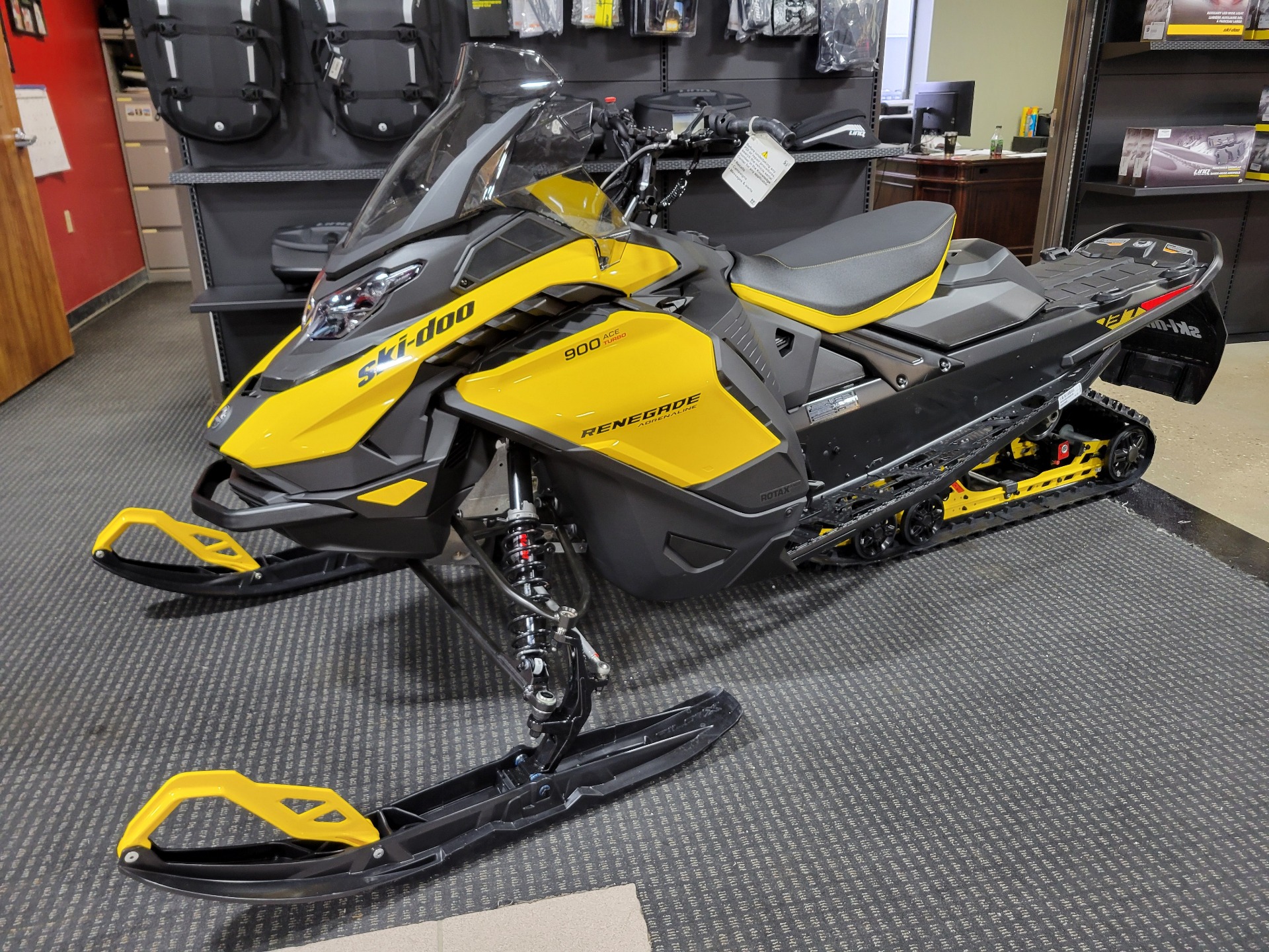 2024 Ski-Doo Renegade Adrenaline 900 ACE Turbo ES Ripsaw 1.25 in Gaylord, Michigan - Photo 2