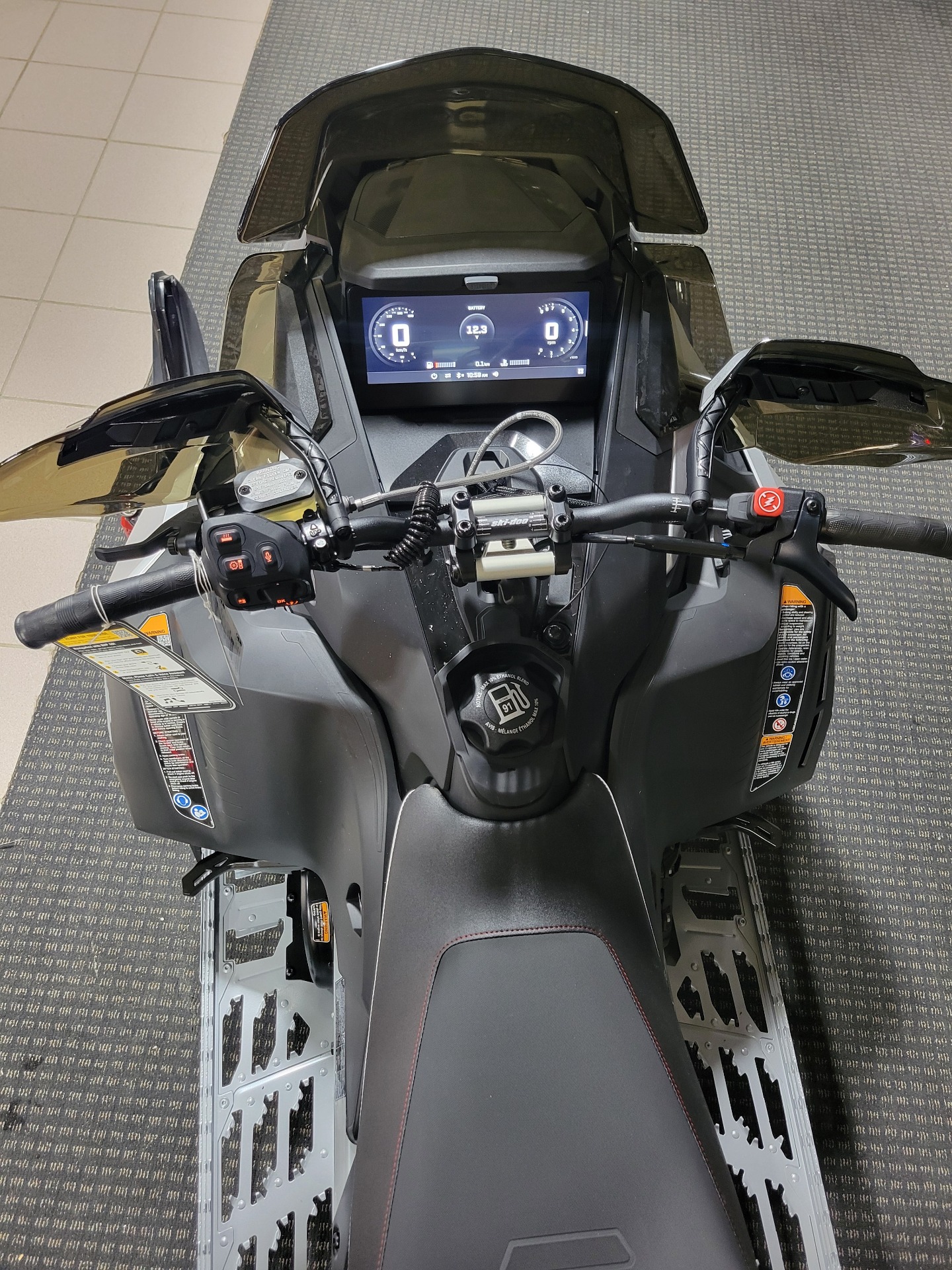 2024 Ski-Doo Renegade X-RS 900 ACE Turbo R ES Ripsaw 1.25 w/ 10.25 in. Touchscreen in Gaylord, Michigan - Photo 4