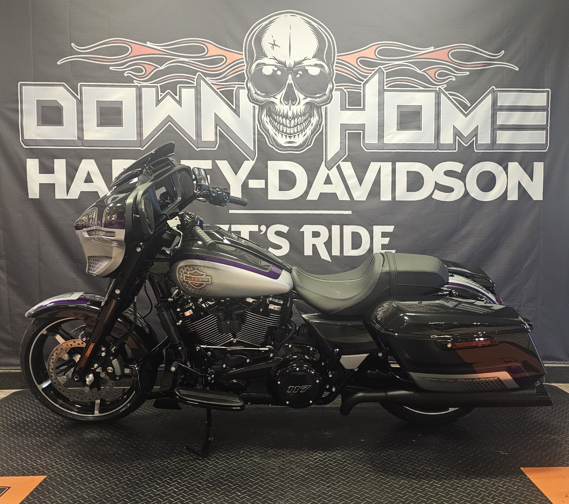 2024 Harley-Davidson Street Glide® in Burlington, North Carolina - Photo 2