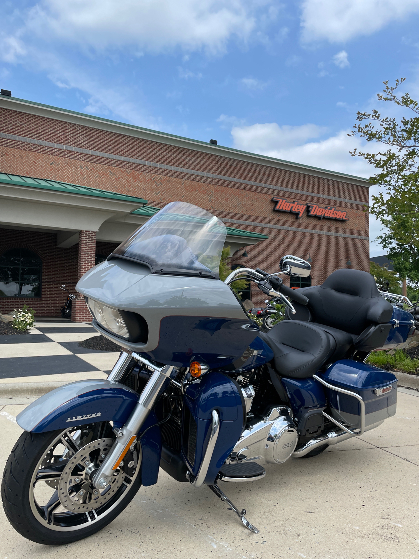 2023 Harley-Davidson Road Glide® Limited in Burlington, North Carolina - Photo 2