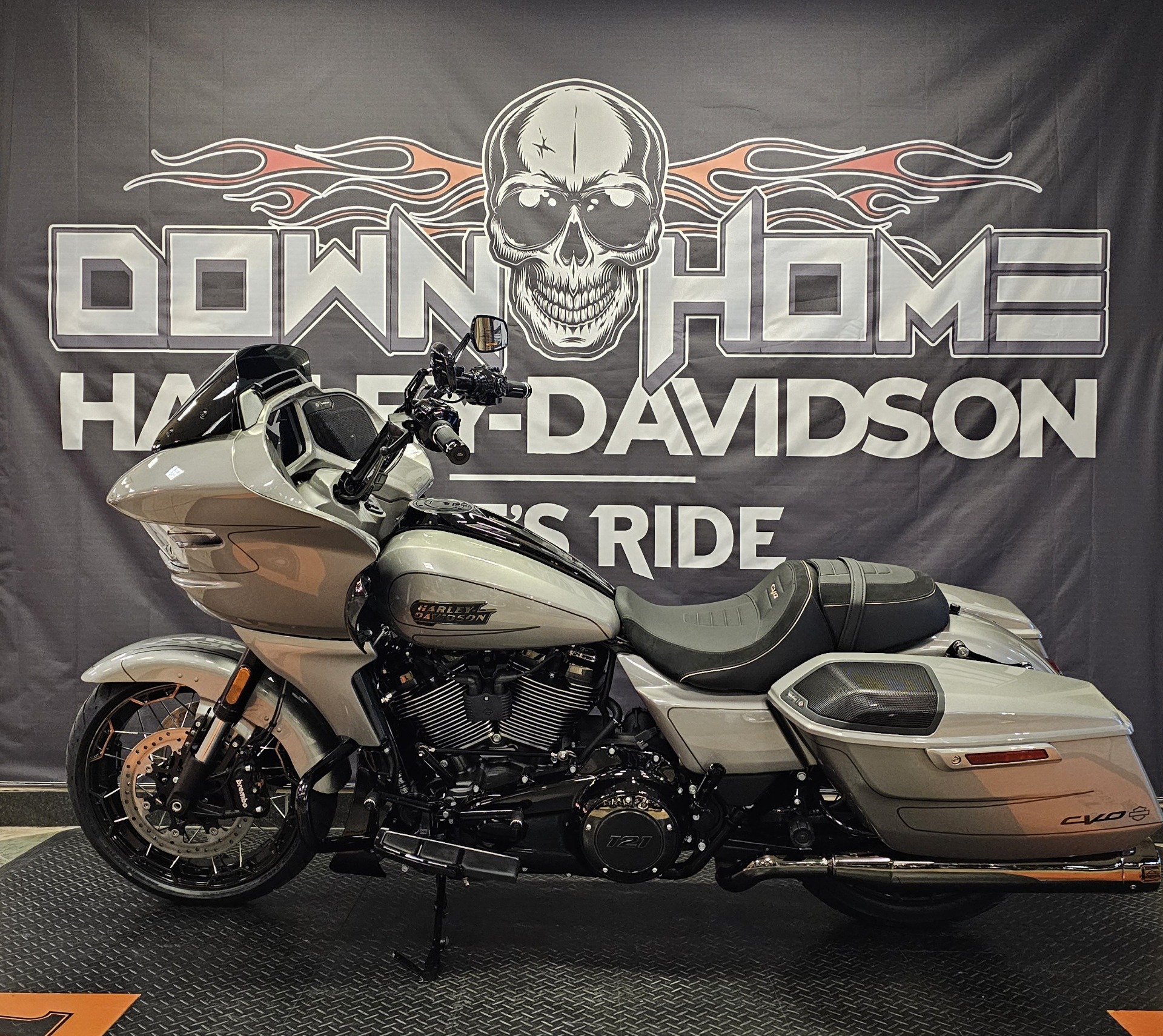 2023 Harley-Davidson CVO™ Road Glide® in Burlington, North Carolina - Photo 2