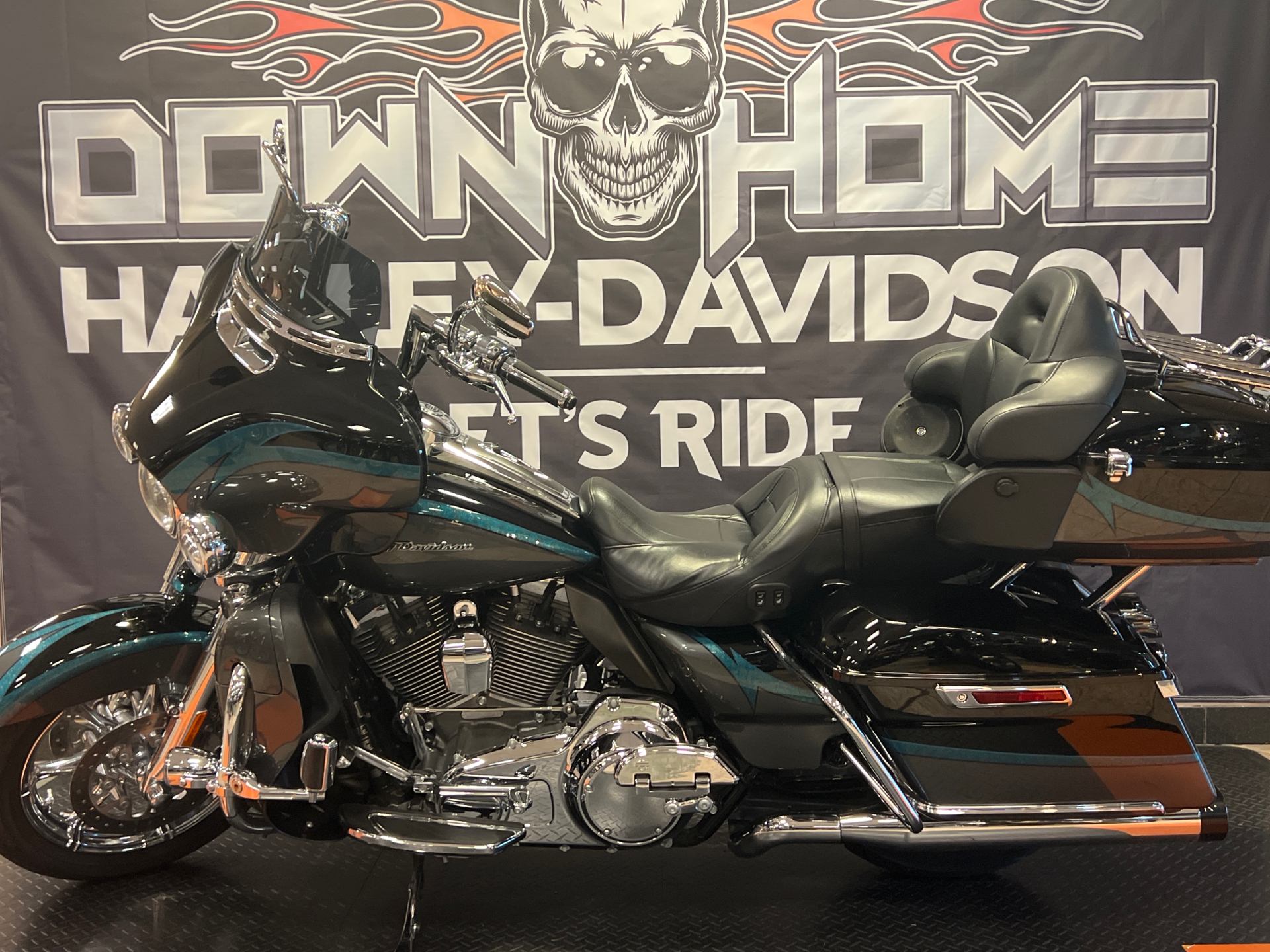 2015 Harley-Davidson CVO™ Limited in Burlington, North Carolina - Photo 1