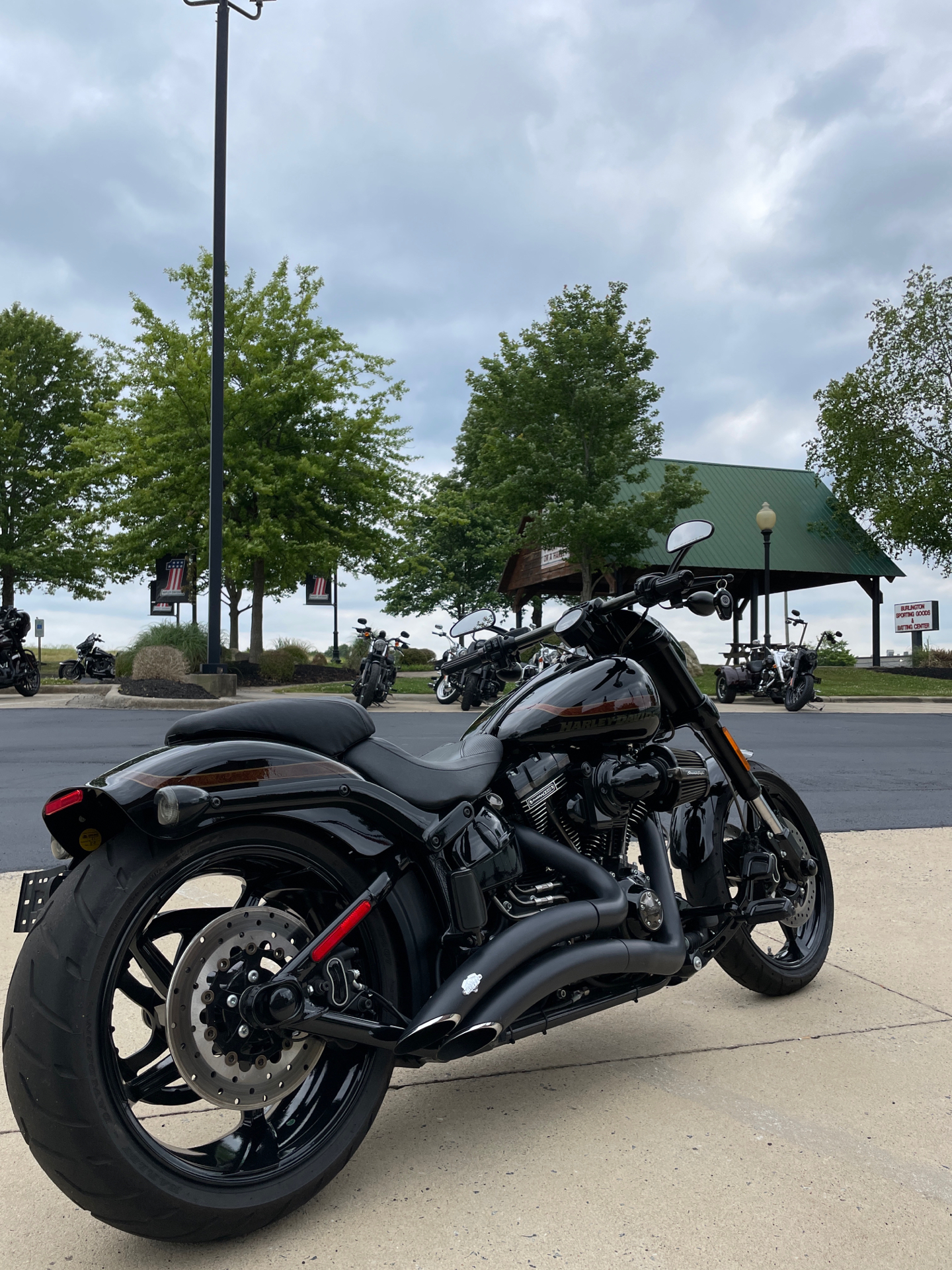 2017 Harley-Davidson CVO™ Pro Street Breakout® in Burlington, North Carolina - Photo 4