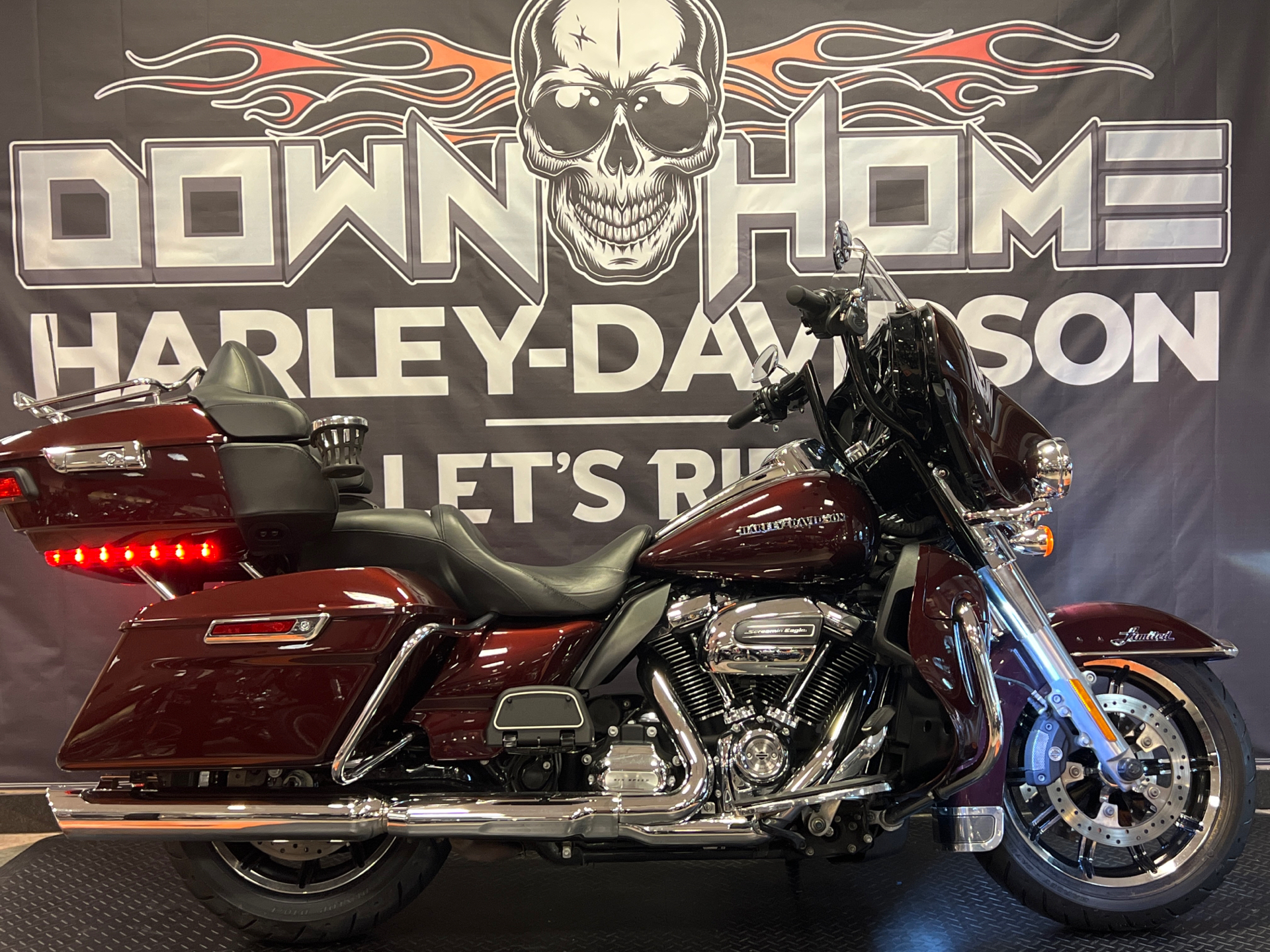 2018 Harley-Davidson Ultra Limited in Burlington, North Carolina - Photo 2