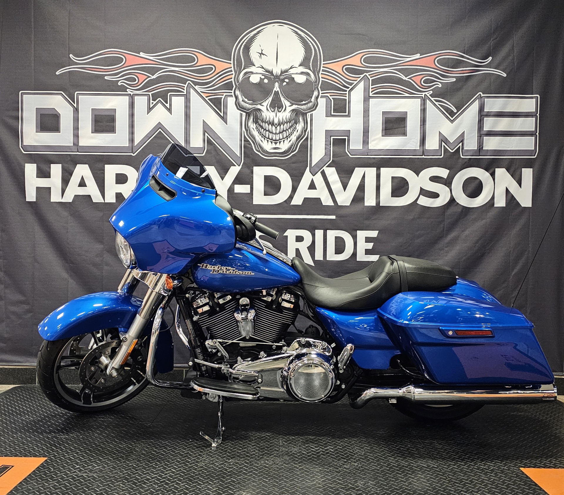 2018 Harley-Davidson Street Glide® in Burlington, North Carolina - Photo 2