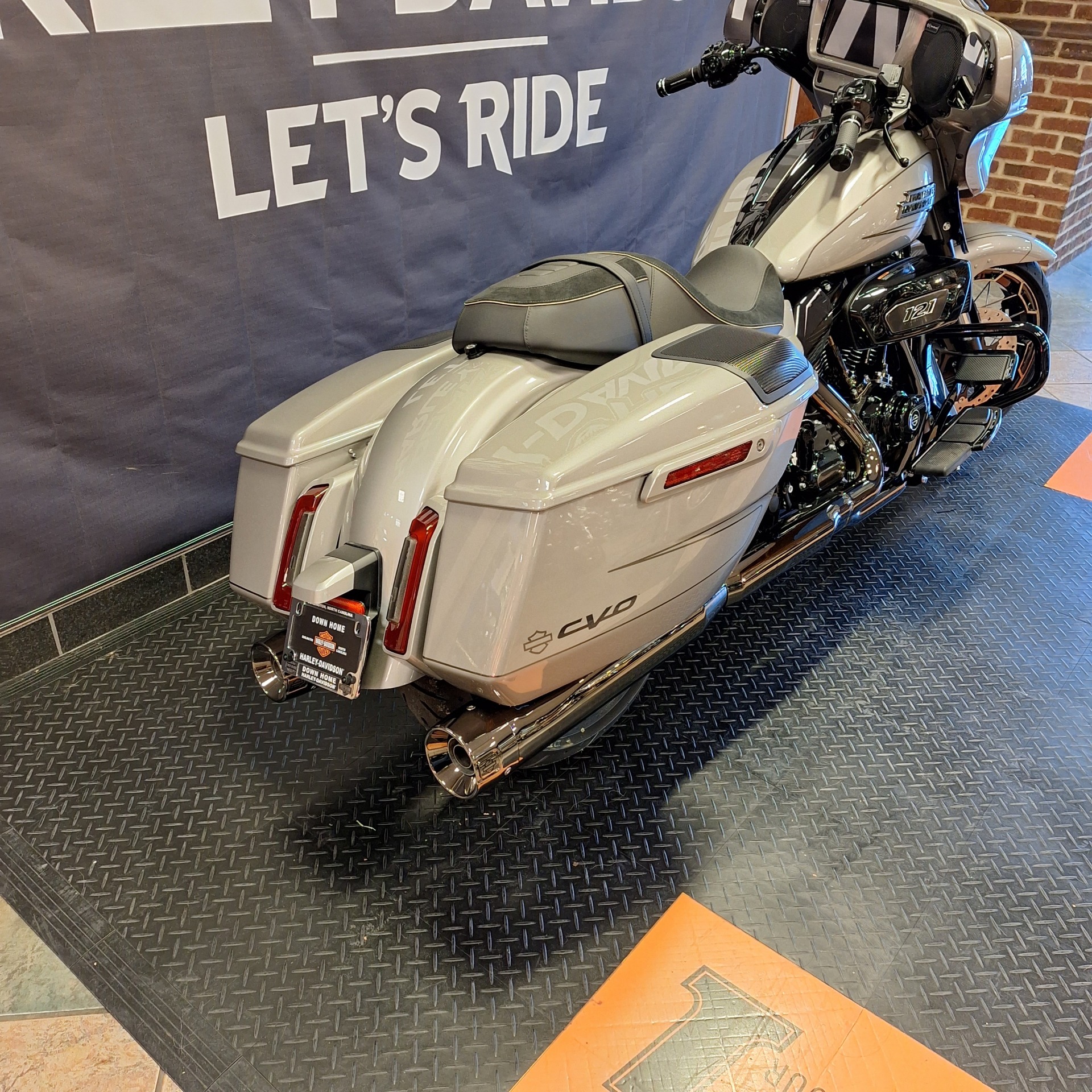 2023 Harley-Davidson CVO™ Street Glide® in Burlington, North Carolina - Photo 8
