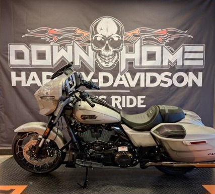 2023 Harley-Davidson CVO™ Street Glide® in Burlington, North Carolina - Photo 2