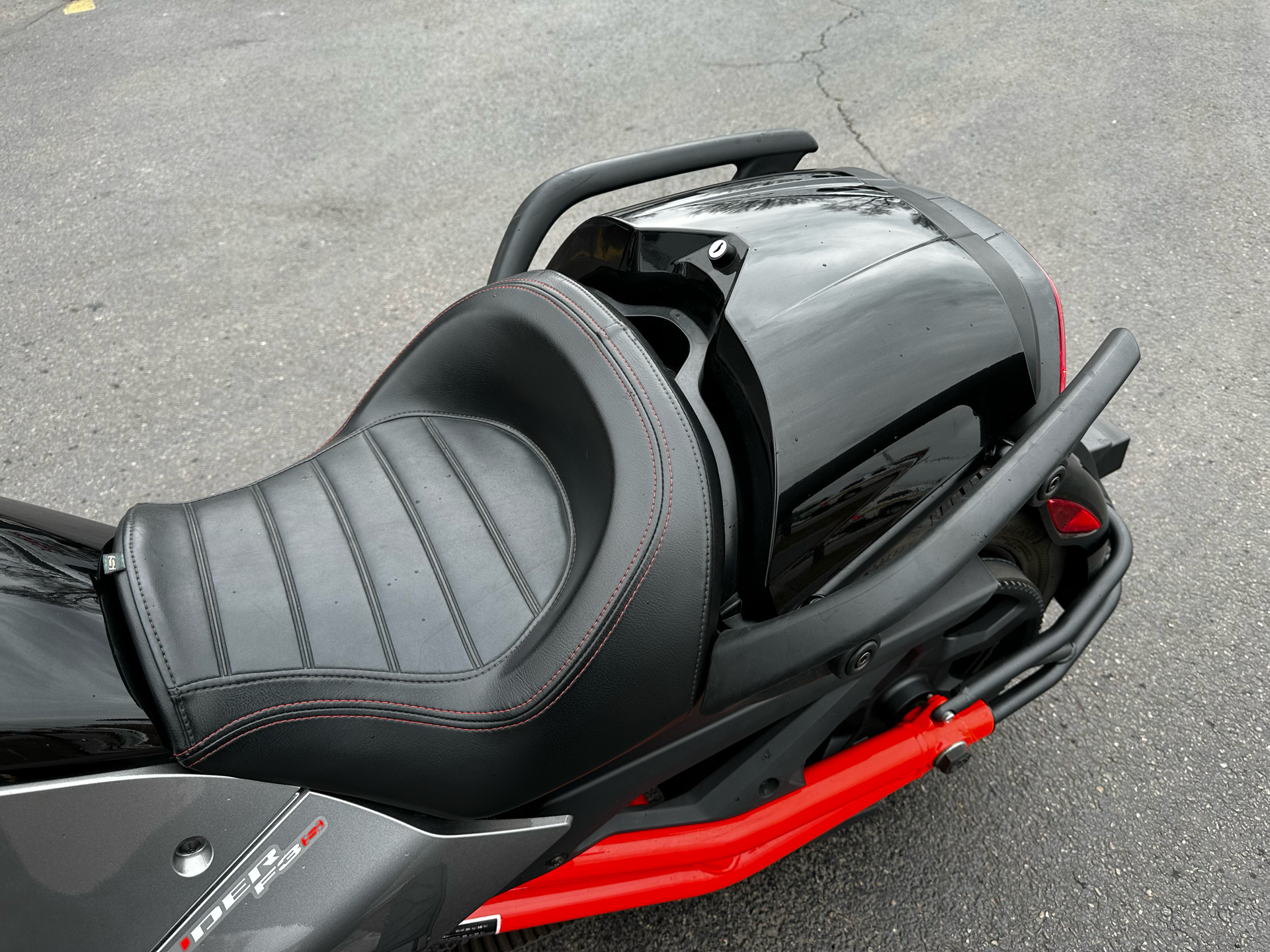 2015 Can-Am Spyder® F3 SE6 in Crystal Lake, Illinois - Photo 10